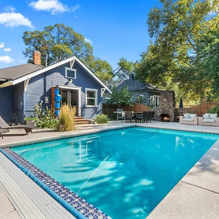 The Gatsby: Heated Pool & Spa In North End Boise